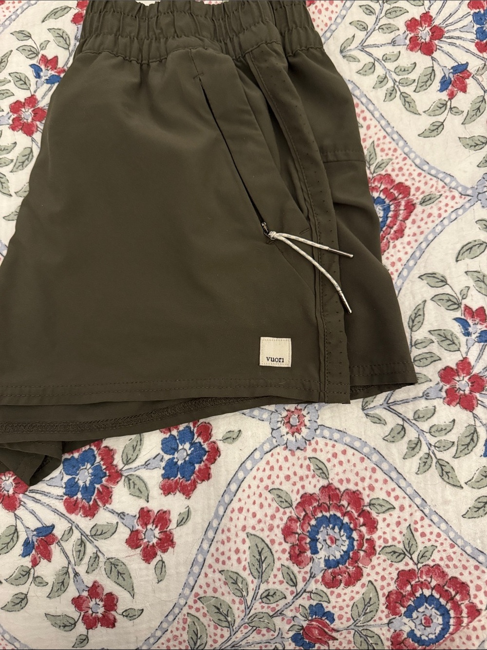 Vuori olive shorts - Picture 2 of 3